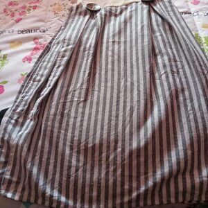 NWT set of 2 gray tan and white curtains. 35 in length and 26 width